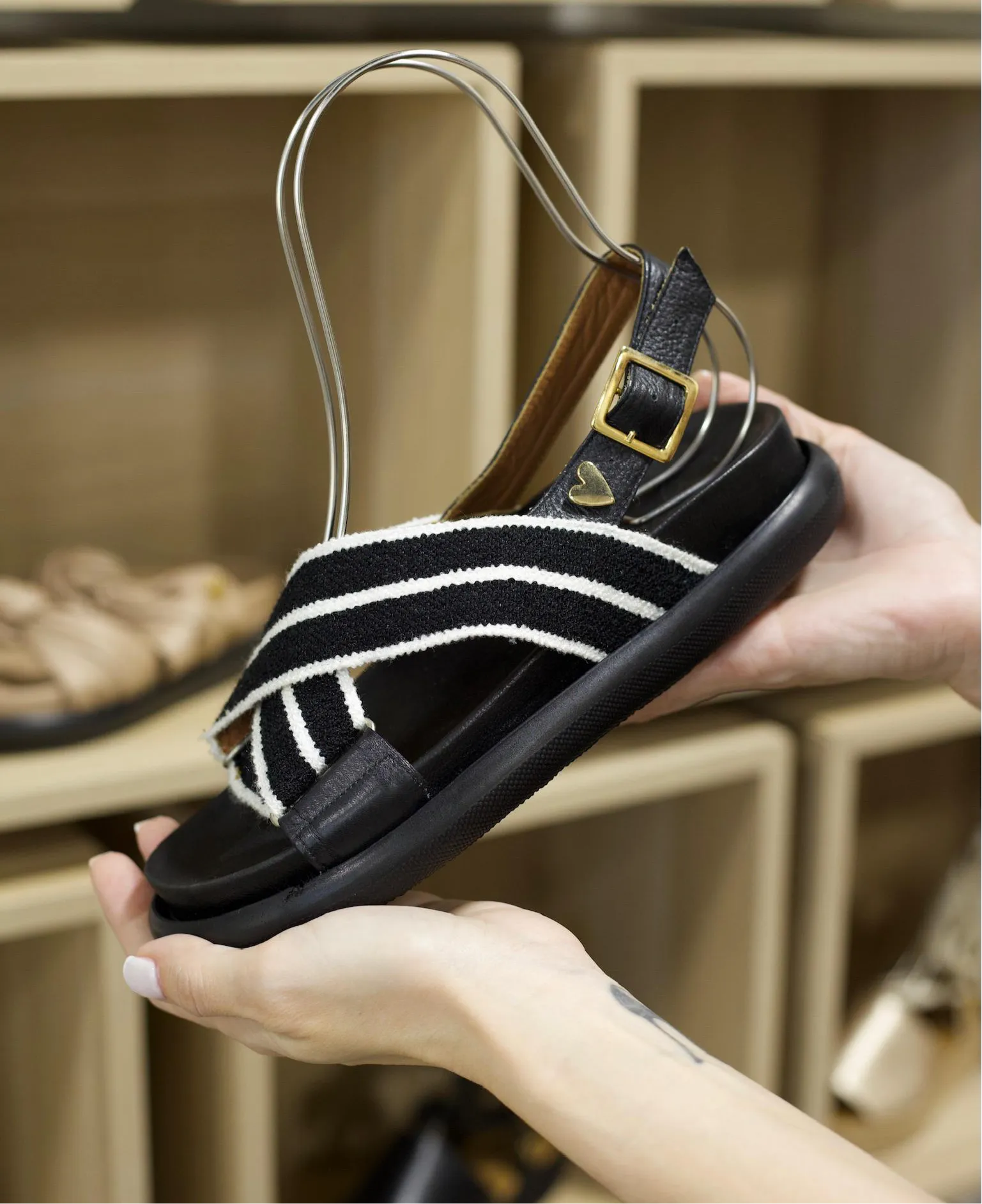 Alhana Stripes Sandals - Black
