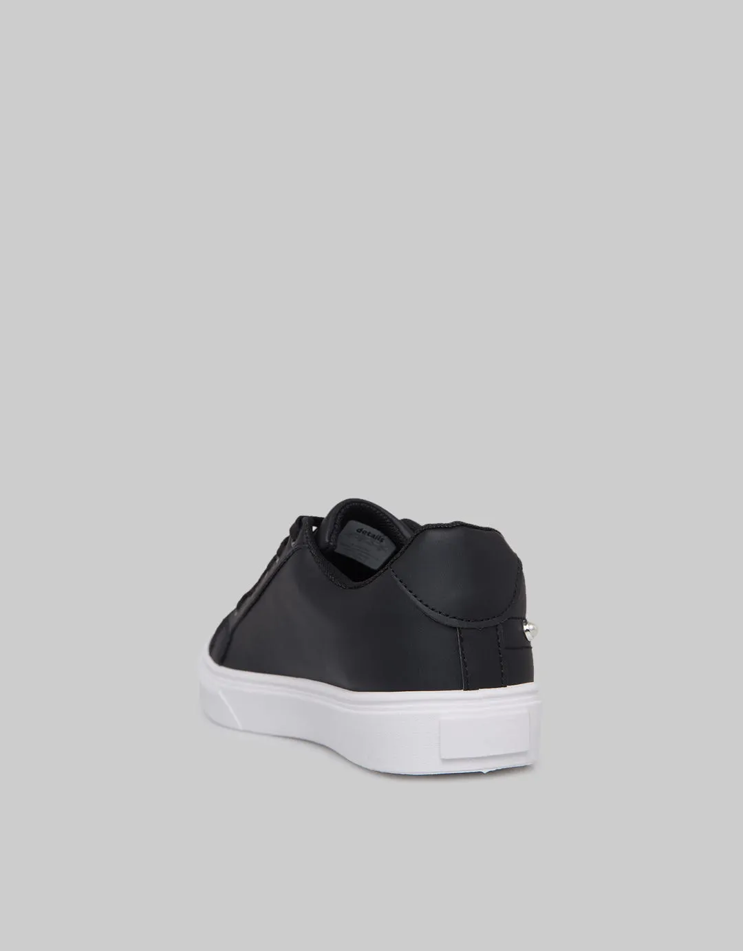 Details Sneakers Woman Studded