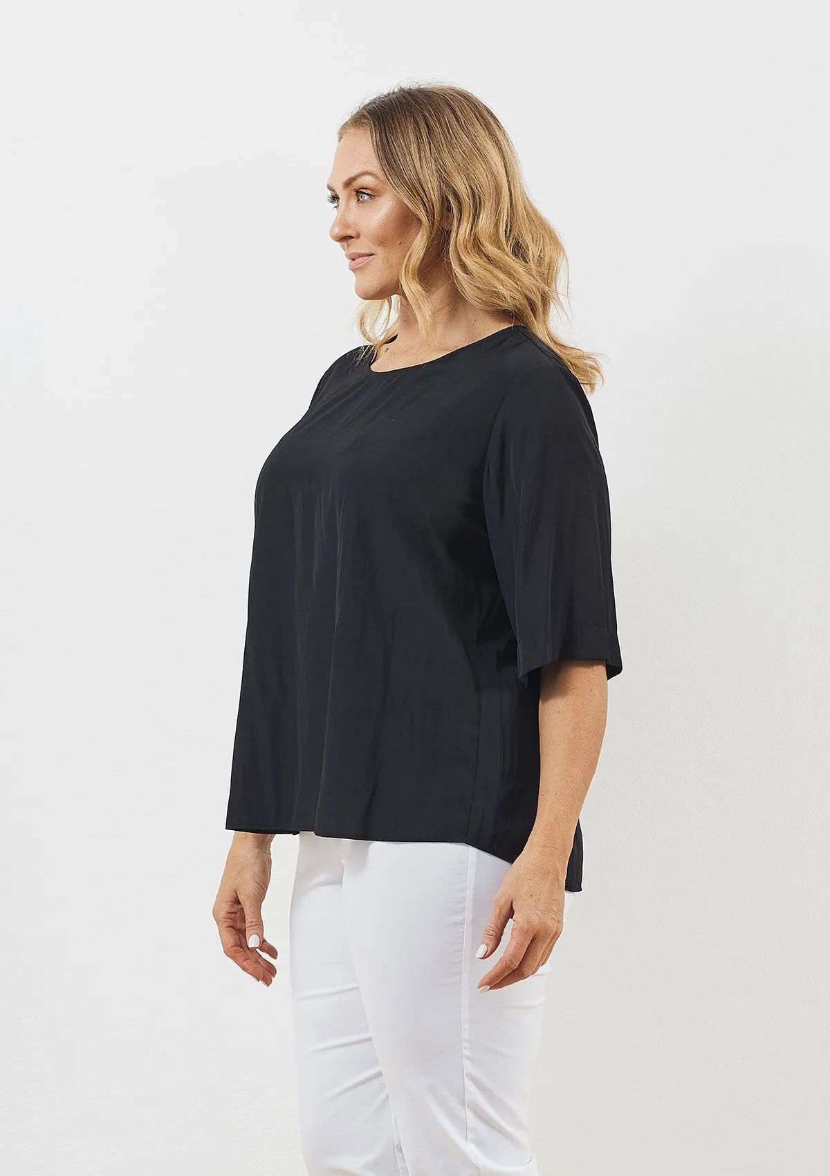 Mela Purdie Curve Plaza T