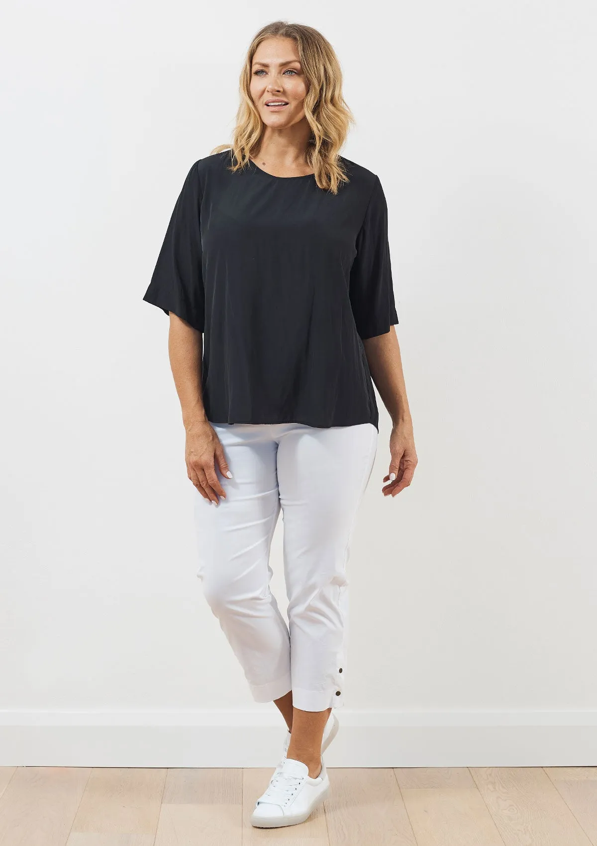 Mela Purdie Curve Plaza T