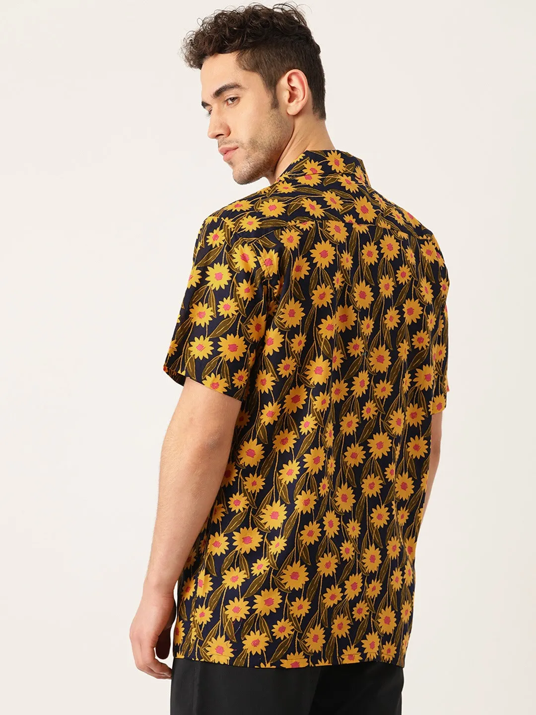 Men Navy & Yellow Printed Pure Cotton Relaxed Fit Casual Resort Shirt